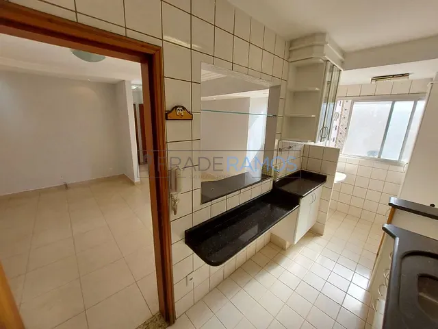 Apartamento 3 quartos e 2 banheiros, para alugar, no bairro Jardim Goiás em Goiânia