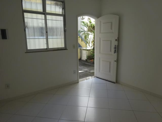 Foto do Apartamento - ALUGUEL DE APARTAMENTO TIPO CASA, 40M2,  REFORMADO,  UM QUARTO, SALA, BANHEIRO SOCIAL, COZINHA E ÁREA EXTERNA, RUA JOÃO AFONSO, HUMAITÁ, RJ | PATRIRIO IMÓVEIS