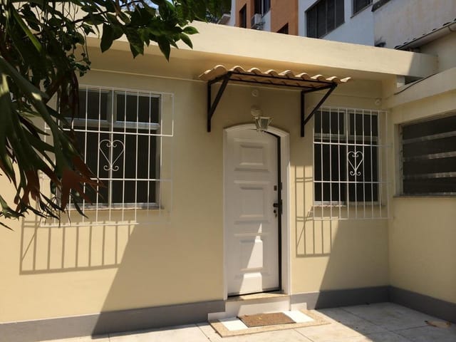 Foto do Apartamento - ALUGUEL DE APARTAMENTO TIPO CASA, 40M2,  REFORMADO,  UM QUARTO, SALA, BANHEIRO SOCIAL, COZINHA E ÁREA EXTERNA, RUA JOÃO AFONSO, HUMAITÁ, RJ | PATRIRIO IMÓVEIS