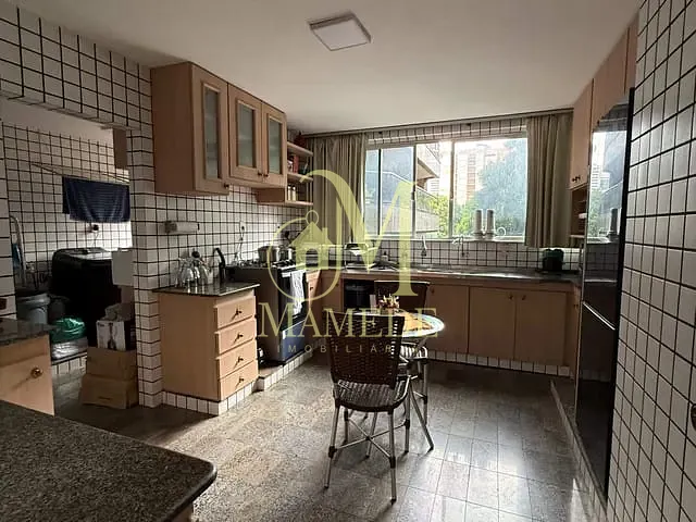 Apartamento 5 quartos e 5 banheiros, à venda, no bairro Nazaré em Belém