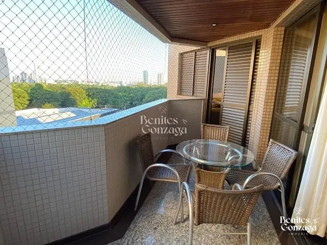 Apartamento com 218m² 3 quartos e 3 banheiros, à venda, no bairro Zona 01 em Maringá