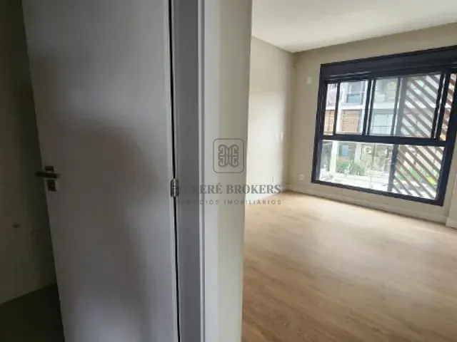 Apartamento 3 quartos e 4 banheiros, à venda, no bairro Jurerê em Florianópolis