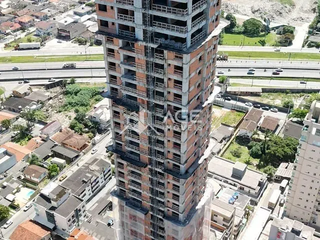 Apartamento 4 quartos e 5 banheiros, à venda, no bairro centro em Itapema