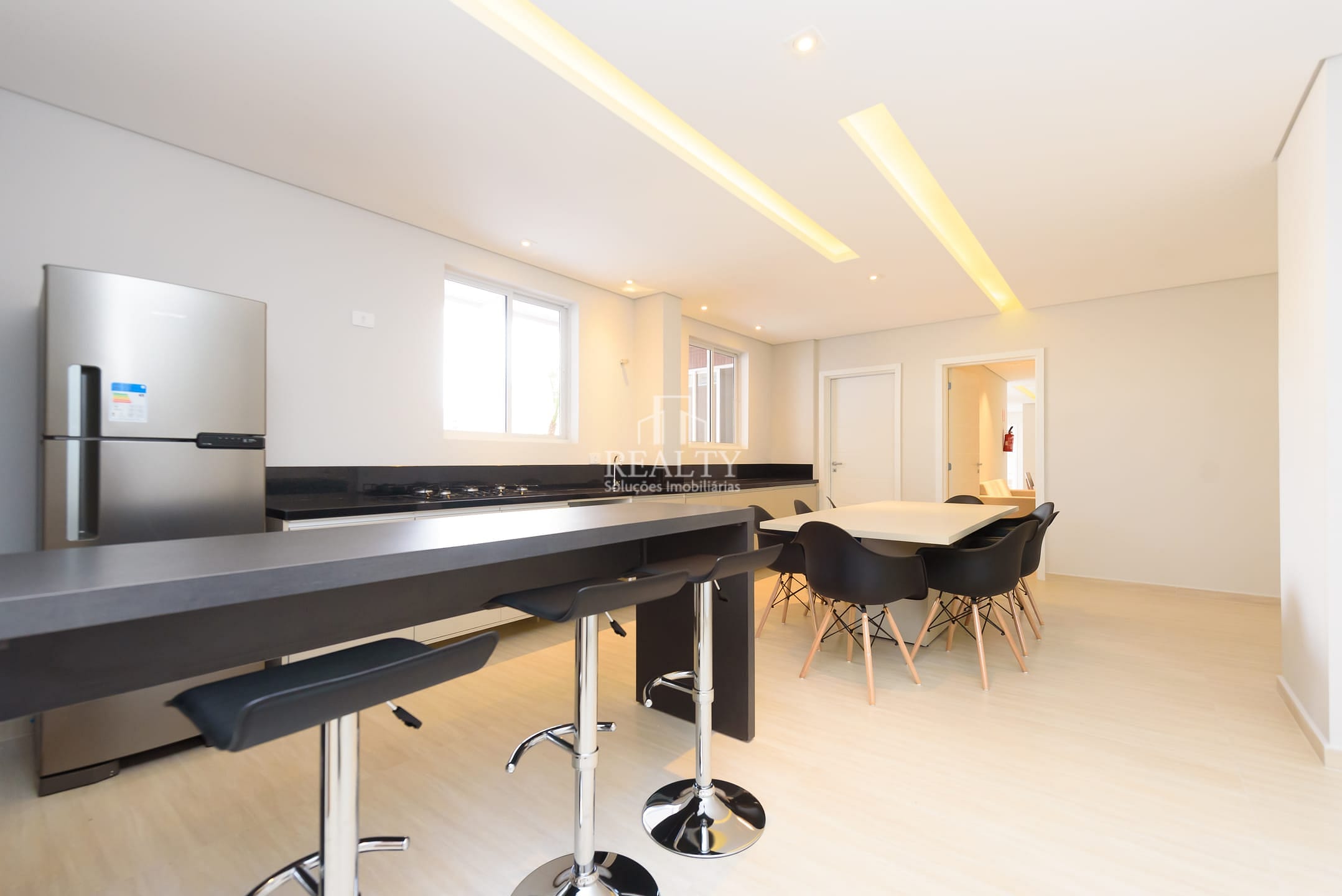 Apartamento à venda com 3 quartos, 77m² - Foto 3