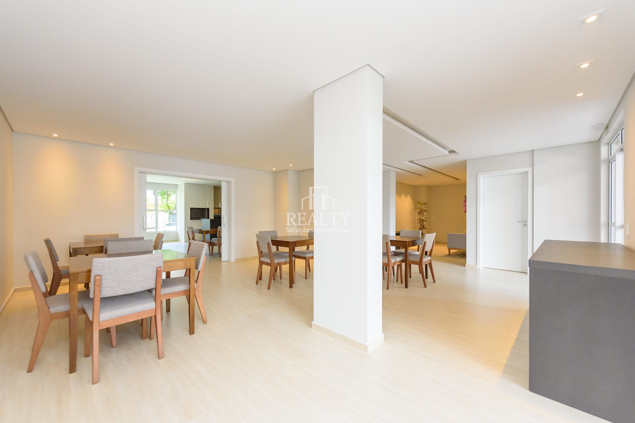 Apartamento à venda com 3 quartos, 77m² - Foto 9