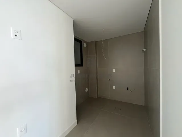 Apartamento 3 quartos e 4 banheiros, à venda, no bairro Jurerê em Florianópolis