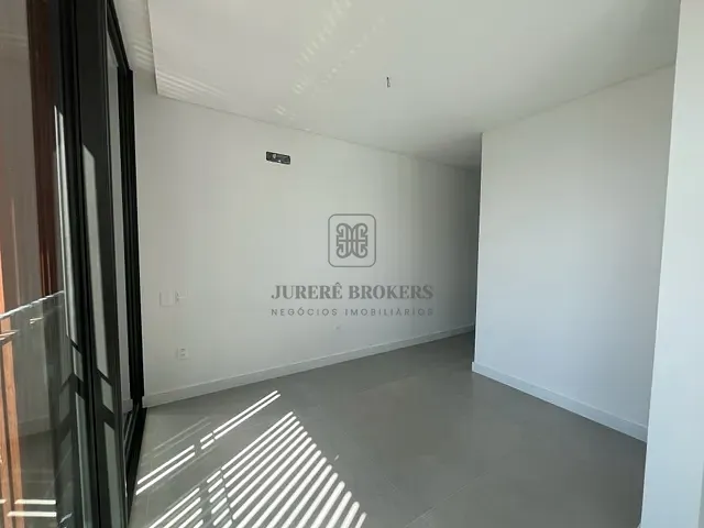 Apartamento 3 quartos e 4 banheiros, à venda, no bairro Jurerê em Florianópolis