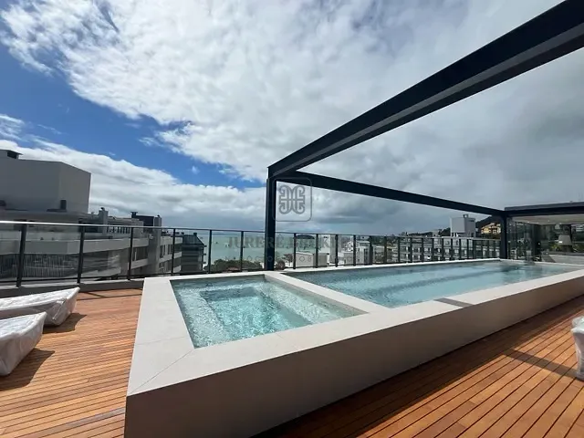 Apartamento 3 quartos e 4 banheiros, à venda, no bairro Jurerê em Florianópolis