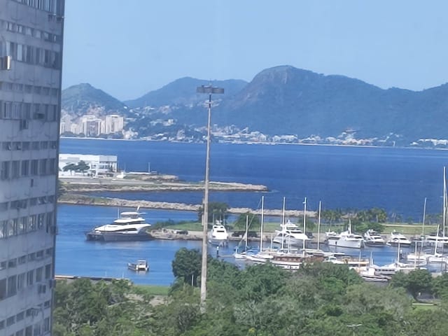 Foto do Apartamento - Apartamento, Centro, Kitnet, vista Mar, Reformado, próximo do Metrô Glória, Móveis Planejados no Quarto e Cozinha, Rack Home Office, Sapateira, Mezanino. | Rio Lar Imóveis