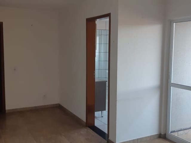 Apartamento 2 quartos e 2 banheiros, para alugar, no bairro Centro em Cambé