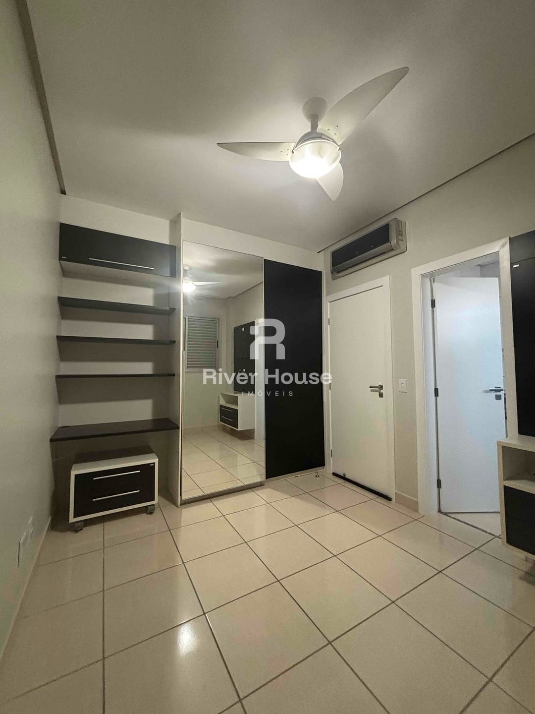 Apartamento para alugar com 3 quartos, 143m² - Foto 9