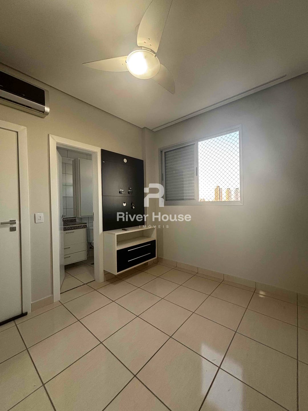 Apartamento para alugar com 3 quartos, 143m² - Foto 14