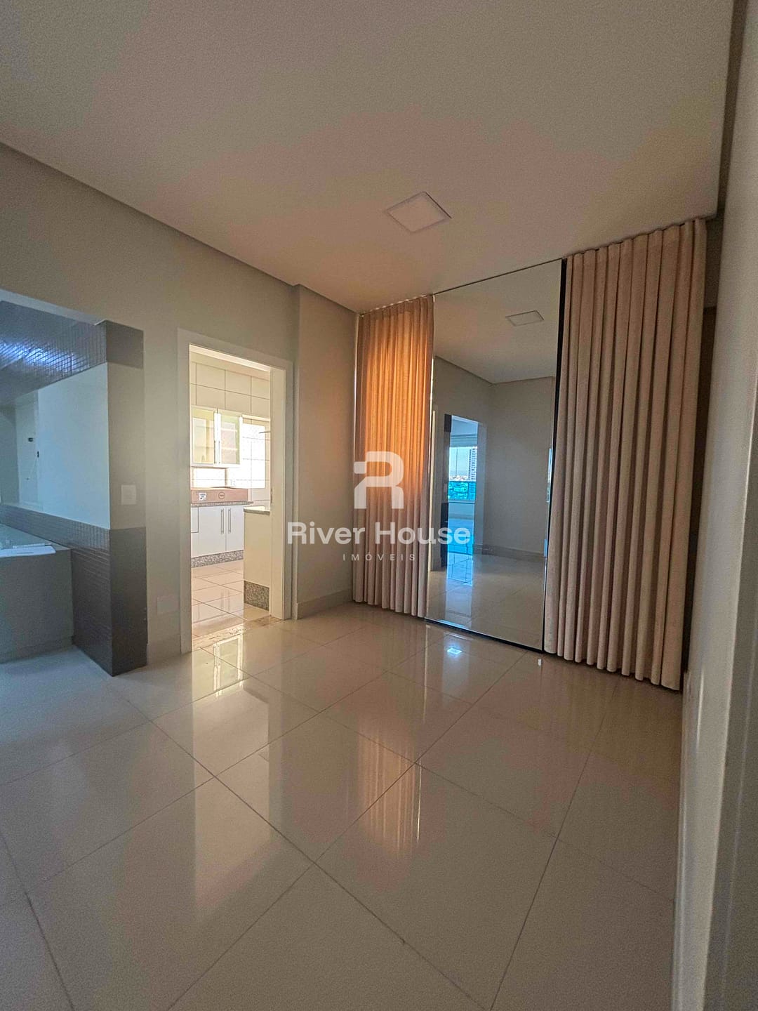 Apartamento para alugar com 3 quartos, 143m² - Foto 4