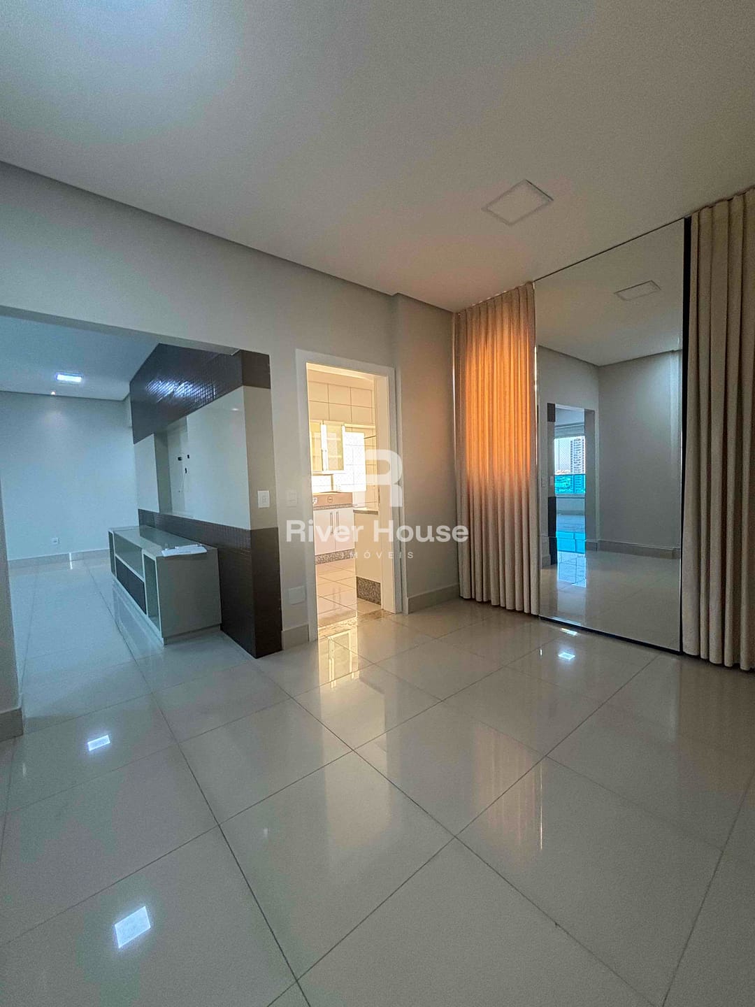 Apartamento para alugar com 3 quartos, 143m² - Foto 3