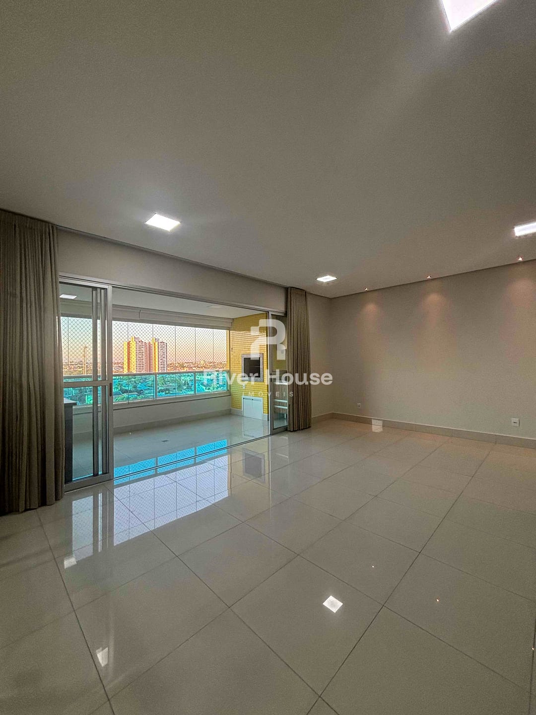 Apartamento para alugar com 3 quartos, 143m² - Foto 1