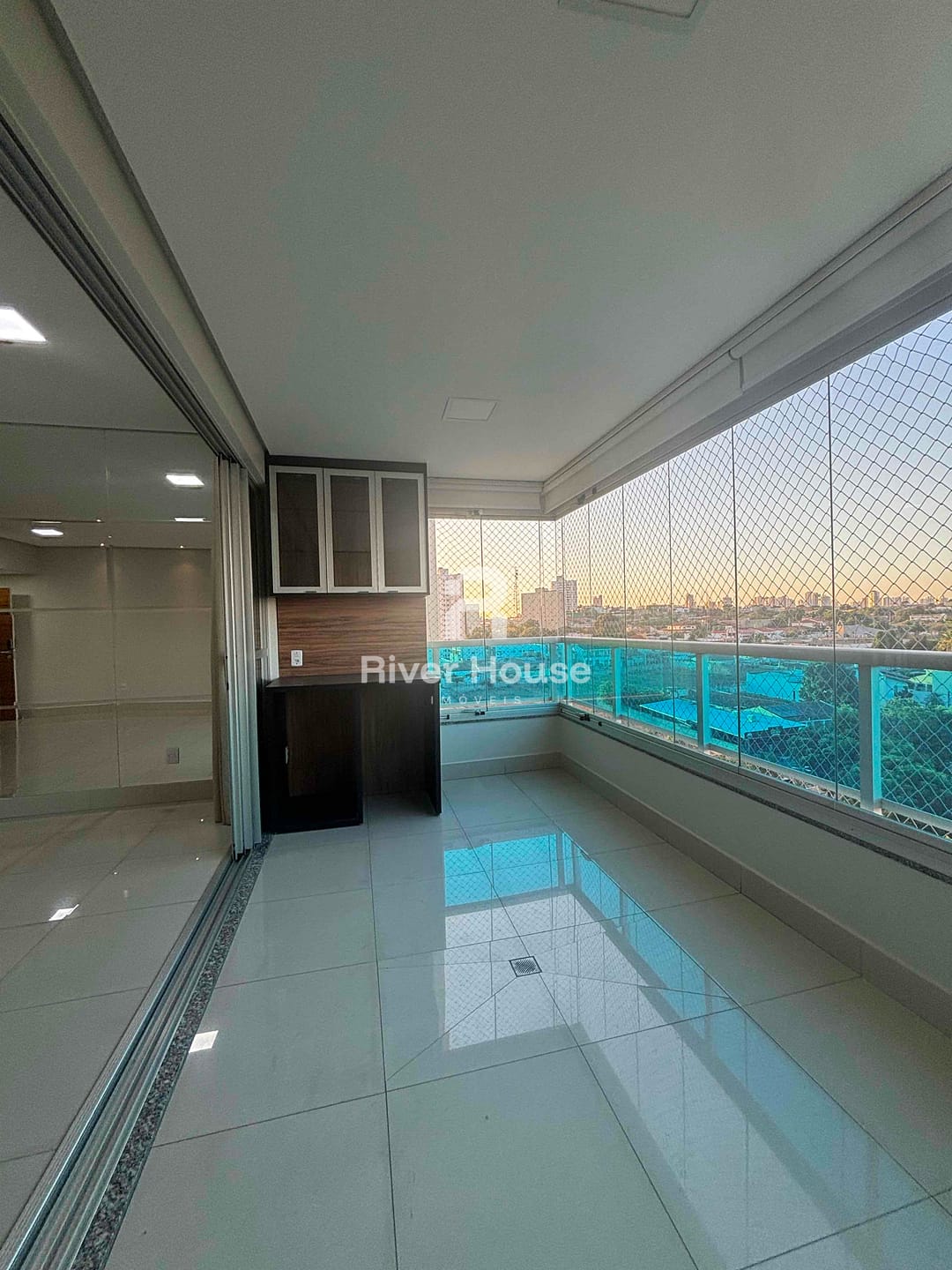 Apartamento para alugar com 3 quartos, 143m² - Foto 2