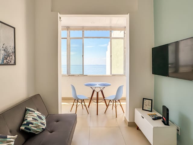 Foto do Apartamento - Studio Reformado com Vista para o Mar no Último Andar no Leme | Vizinhos do Leme