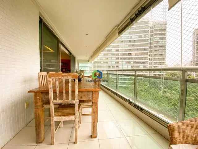Apartamento com 250m² 4 quartos e 6 banheiros, à venda, no bairro Barra da Tijuca em Rio de Janeiro