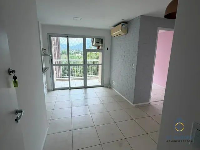 Apartamento 2 quartos e 2 banheiros, para alugar, no bairro Curicica em Rio de Janeiro