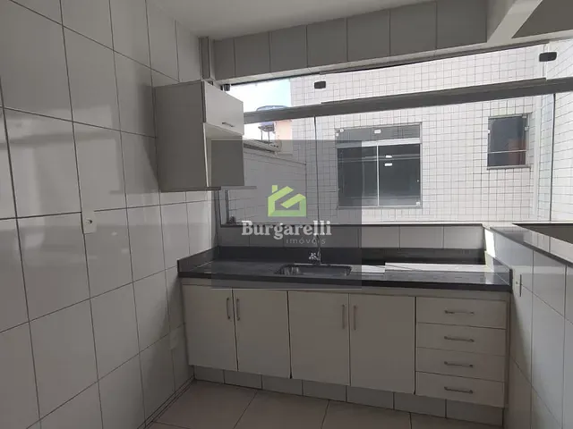 Apartamento 2 quartos e 2 banheiros, para alugar, no bairro Centro em Lavras