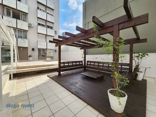 Apartamento 2 quartos e 2 banheiros, para alugar, no bairro Centro em Florianópolis