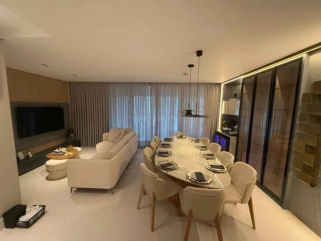 Apartamento com 226m² 4 quartos e 3 banheiros, à venda, no bairro Centro em Balneário Camboriú