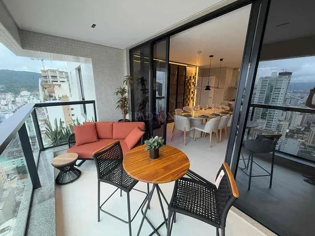 Apartamento com 226m² 4 quartos e 3 banheiros, à venda, no bairro Centro em Balneário Camboriú