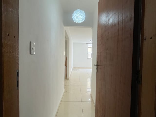 Apartamento 2 quartos e 1 banheiro, para alugar, no bairro Senador Camará em Rio de Janeiro