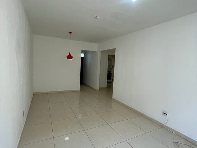Apartamento 2 quartos e 1 banheiro, para alugar, no bairro Senador Camará em Rio de Janeiro