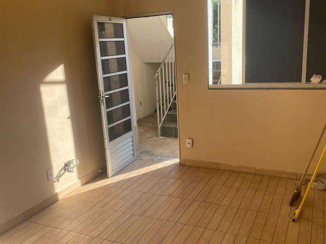 Apartamento 2 quartos e 1 banheiro, à venda, no bairro Senador Vasconcelos em Rio de Janeiro