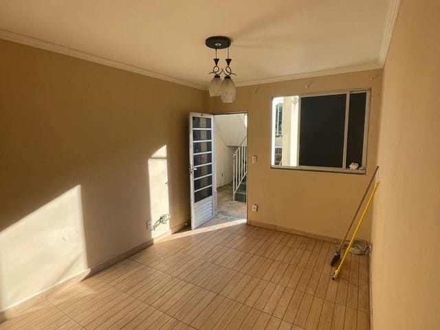 Apartamento 2 quartos e 1 banheiro, à venda, no bairro Senador Vasconcelos em Rio de Janeiro