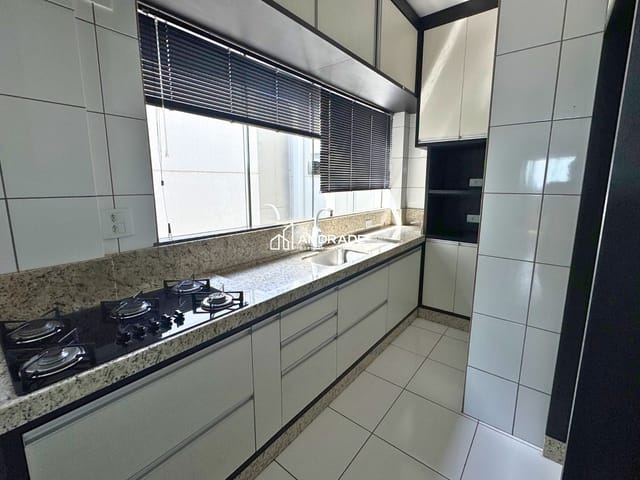 Apartamento com 97m² 3 quartos e 2 banheiros, para alugar, no bairro Vila Shangri-La em Apucarana