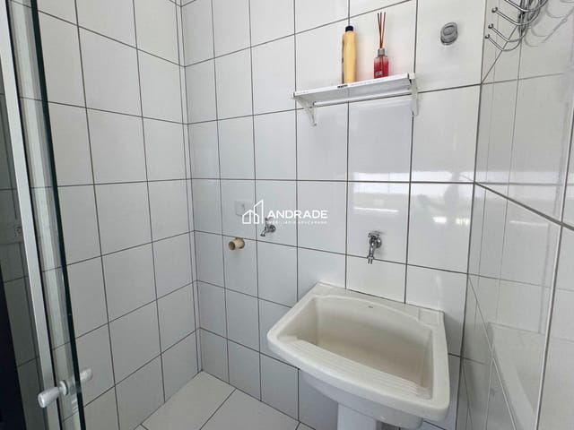 Apartamento com 97m² 3 quartos e 2 banheiros, para alugar, no bairro Vila Shangri-La em Apucarana