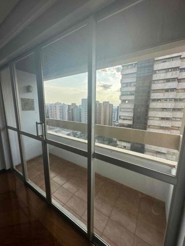 Apartamento 3 quartos e 2 banheiros, à venda, no bairro Centro em Londrina