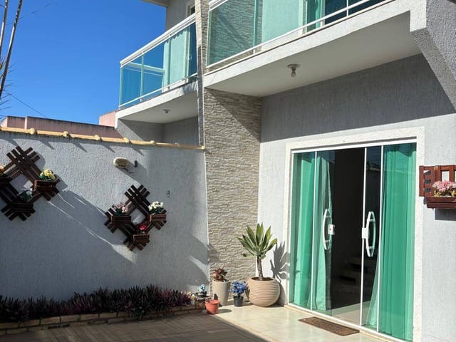 Casa 2 quartos e 3 banheiros, à venda, no bairro SERRAMAR em Rio das Ostras