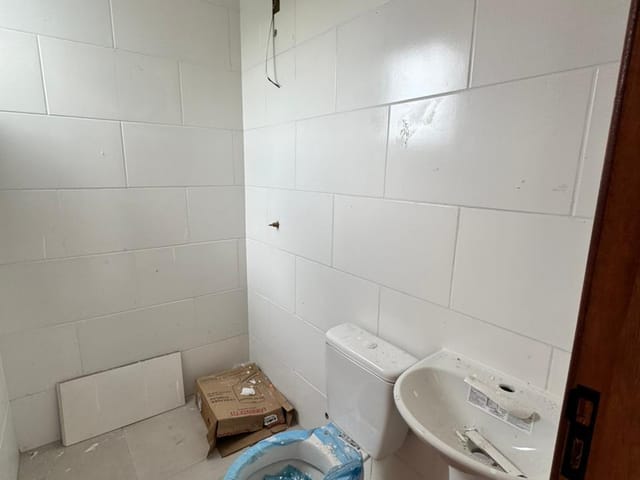 Apartamento 2 quartos e 1 banheiro, à venda, no bairro Enseada das Gaivotas em Rio das Ostras
