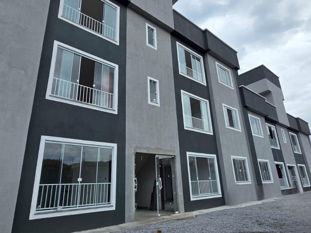 Apartamento 2 quartos e 1 banheiro, à venda, no bairro Enseada das Gaivotas em Rio das Ostras