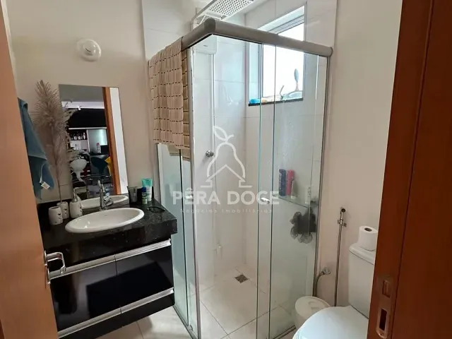 Apartamento 2 quartos e 2 banheiros, à venda ou para alugar, no bairro Olinda em Uberaba