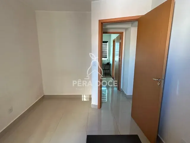 Apartamento 2 quartos e 2 banheiros, à venda ou para alugar, no bairro Olinda em Uberaba