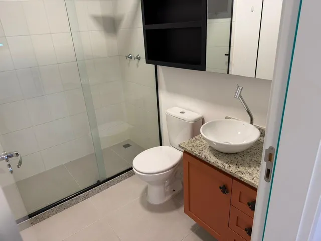 Apartamento com 10m² 2 quartos e 2 banheiros, para alugar, no bairro Vivendas Do Arvoredo em Londrina