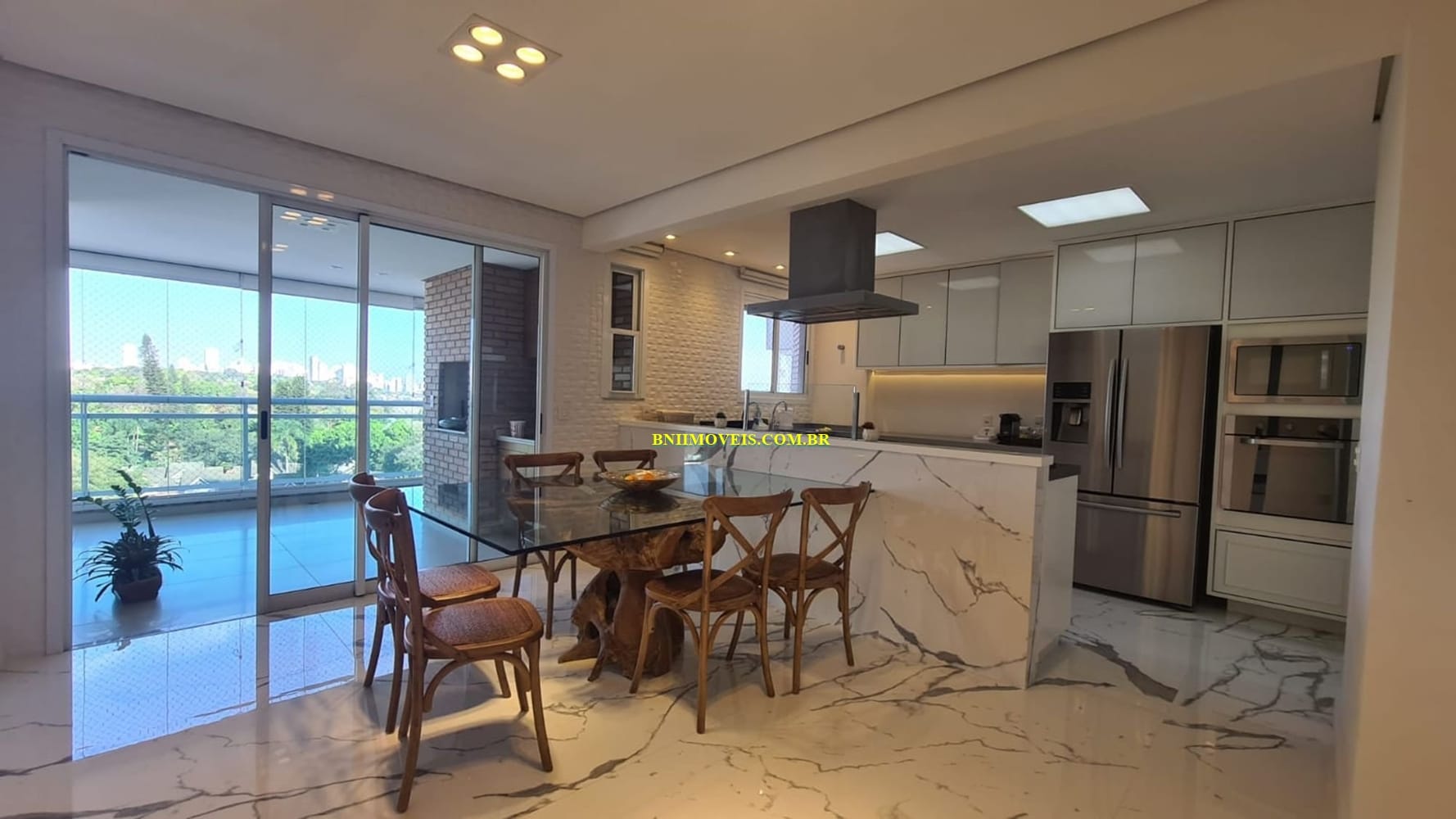 Apartamento, 3 quartos, 240 m² - Foto 1