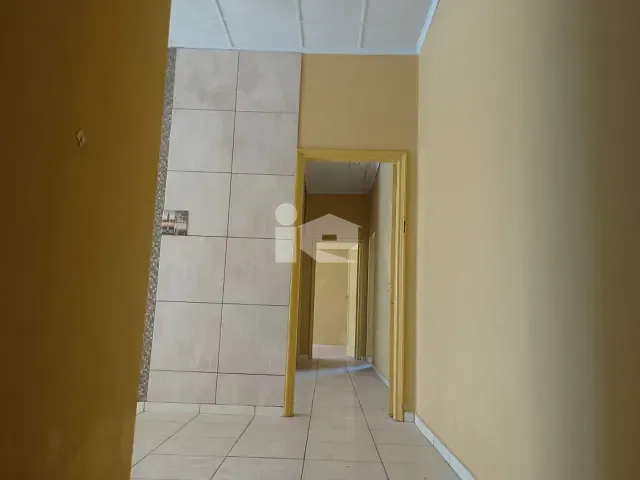 Apartamento 3 quartos e 2 banheiros, para alugar, no bairro Centro em Rolândia