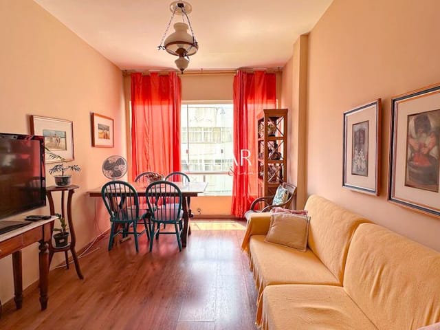 Apartamento com 80m² 2 quartos e 2 banheiros, à venda, no bairro Copacabana em Rio de Janeiro