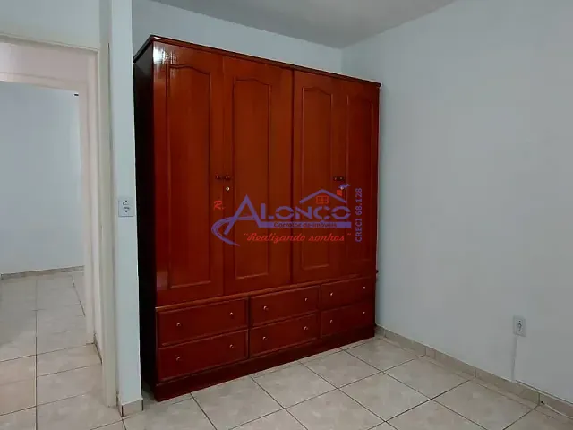 Apartamento 2 quartos e 1 banheiro, para alugar, no bairro Parque Santo Antônio em Jacareí