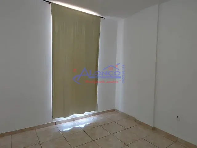 Apartamento 2 quartos e 1 banheiro, para alugar, no bairro Parque Santo Antônio em Jacareí