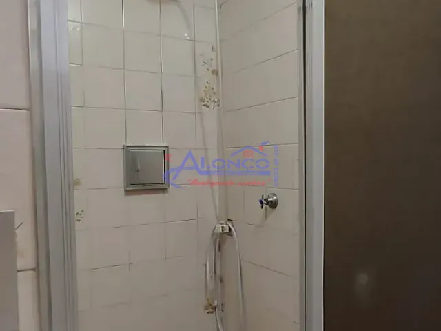 Apartamento 2 quartos e 1 banheiro, para alugar, no bairro Parque Santo Antônio em Jacareí