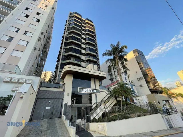 Apartamento 2 quartos e 1 banheiro, para alugar, no bairro Centro em Florianópolis