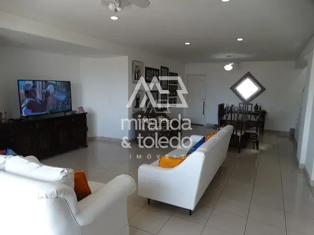 Apartamento com 270m² 4 quartos e 5 banheiros, à venda, no bairro Centro em Guarapari