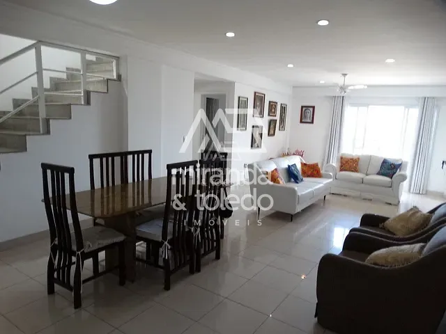 Apartamento com 270m² 4 quartos e 5 banheiros, à venda, no bairro Centro em Guarapari