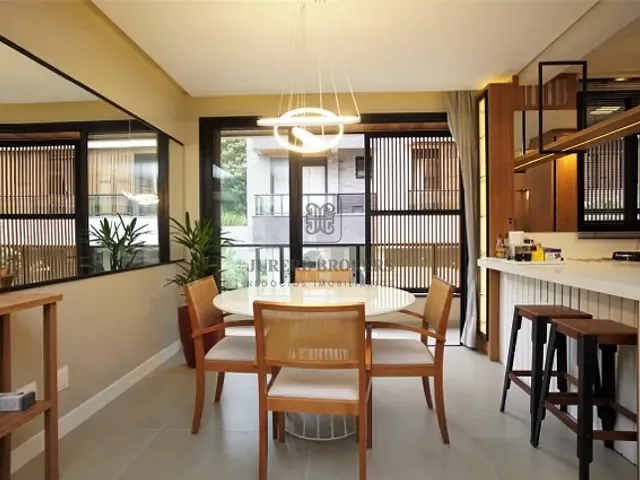 Apartamento 2 quartos e 3 banheiros, à venda, no bairro Jurerê em Florianópolis